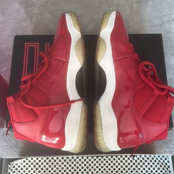 Jordan win like 96 11s size 10 - Picture 4 of 6